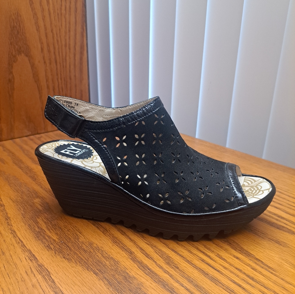 Fly London Black Wedge Peep Toe Sandals Women's Size 38/7.5-8 Vented  Wedge - Picture 3 of 9